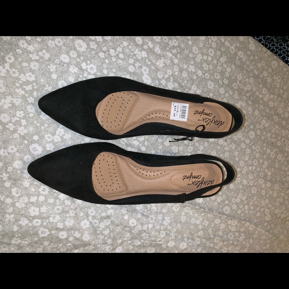 Pointy black flats